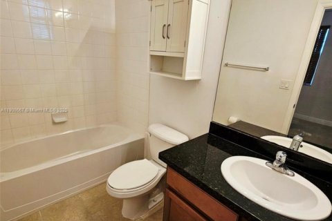 Купить таунхаус в Пемброк-Пайнс, Флорида 3 спальни, 165.55м2, № 1969510 - фото 11