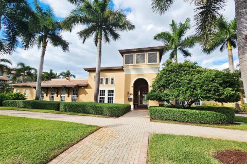 Купить таунхаус в Пемброк-Пайнс, Флорида 3 спальни, 165.55м2, № 1969510 - фото 16