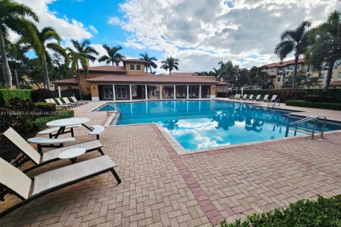 Купить таунхаус в Пемброк-Пайнс, Флорида 3 спальни, 165.55м2, № 1969510 - фото 18