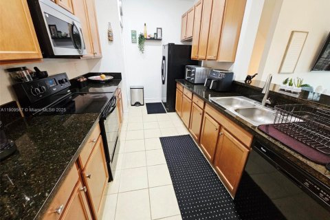 Купить таунхаус в Пемброк-Пайнс, Флорида 3 спальни, 165.55м2, № 1969510 - фото 4