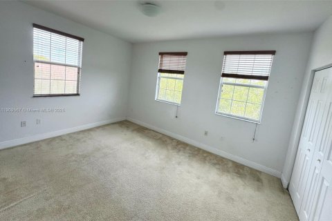 Купить таунхаус в Пемброк-Пайнс, Флорида 3 спальни, 165.55м2, № 1969510 - фото 10