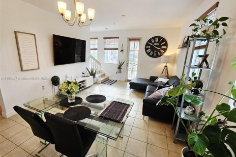 Купить таунхаус в Пемброк-Пайнс, Флорида 3 спальни, 165.55м2, № 1969510 - фото 5