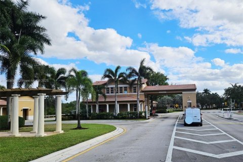 Купить таунхаус в Пемброк-Пайнс, Флорида 3 спальни, 165.55м2, № 1969510 - фото 20