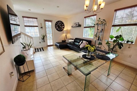 Купить таунхаус в Пемброк-Пайнс, Флорида 3 спальни, 165.55м2, № 1969510 - фото 6