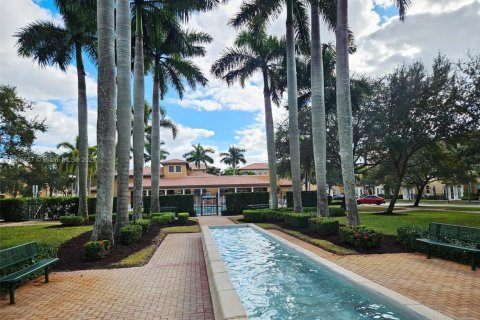 Купить таунхаус в Пемброк-Пайнс, Флорида 3 спальни, 165.55м2, № 1969510 - фото 17