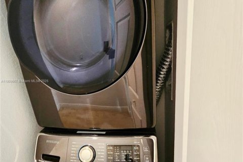 Купить таунхаус в Пемброк-Пайнс, Флорида 3 спальни, 165.55м2, № 1969510 - фото 15