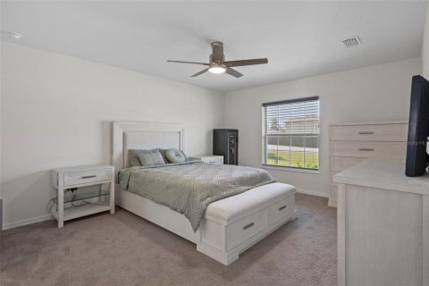 House in Weeki Wachee, Florida 3 bedrooms, 160.16 sq.m. № 1648101 - photo 17