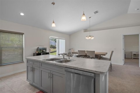 House in Weeki Wachee, Florida 3 bedrooms, 160.16 sq.m. № 1648101 - photo 7