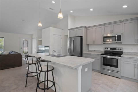 House in Weeki Wachee, Florida 3 bedrooms, 160.16 sq.m. № 1648101 - photo 8