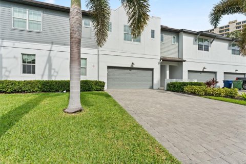 Adosado en alquiler en Tampa, Florida, 3 dormitorios, 235.51 m2 № 1912898 - foto 3