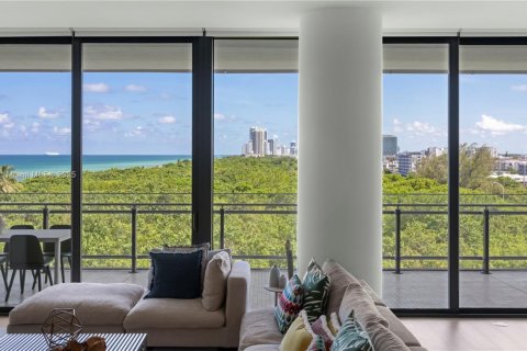 Condominio en venta en Miami Beach, Florida, 2 dormitorios, 135.36 m2 № 1923969 - foto 2