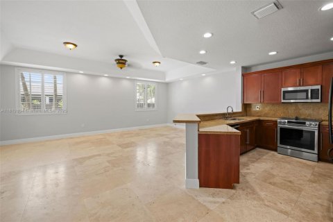 House in Homestead, Florida 4 bedrooms, 304.16 sq.m. № 1980731 - photo 9