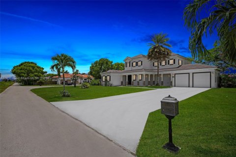 House in Homestead, Florida 4 bedrooms, 304.16 sq.m. № 1980731 - photo 3