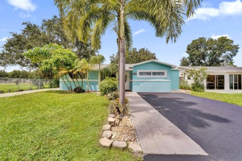 House in Dania Beach, Florida 4 bedrooms, 178.56 sq.m. № 2370130