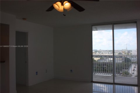 Copropriété à louer à Miami, Floride: 2 chambres, 84.91 m2 № 1944059 - photo 7