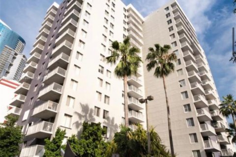 Copropriété à louer à Miami, Floride: 2 chambres, 84.91 m2 № 1944059 - photo 1