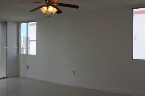 Copropriété à louer à Miami, Floride: 2 chambres, 84.91 m2 № 1944059 - photo 5