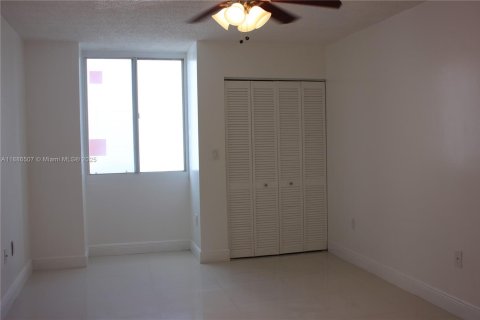Copropriété à louer à Miami, Floride: 2 chambres, 84.91 m2 № 1944059 - photo 3
