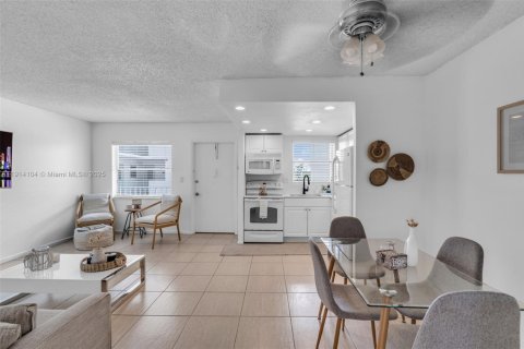 Copropriété à vendre à Hollywood, Floride: 1 chambre, 59.18 m2 № 1969716 - photo 4