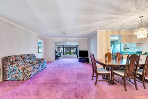 Condo in Sun City Center, Florida, 2 bedrooms  № 1826838 - photo 12