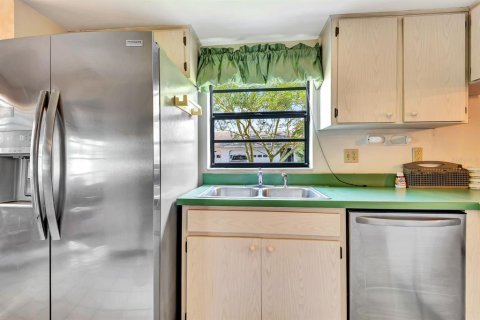 Condo in Sun City Center, Florida, 2 bedrooms  № 1826838 - photo 20