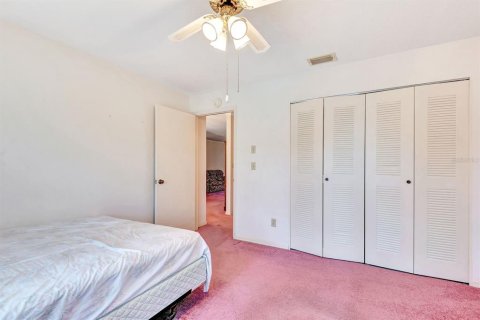 Condo in Sun City Center, Florida, 2 bedrooms  № 1826838 - photo 11