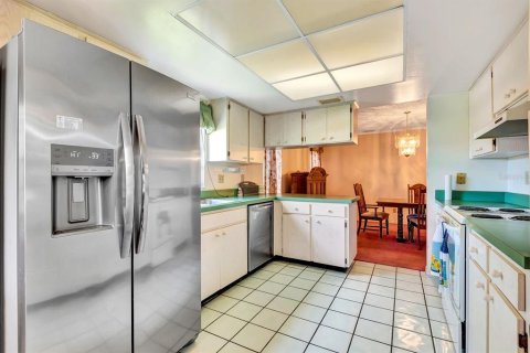 Condo in Sun City Center, Florida, 2 bedrooms  № 1826838 - photo 18