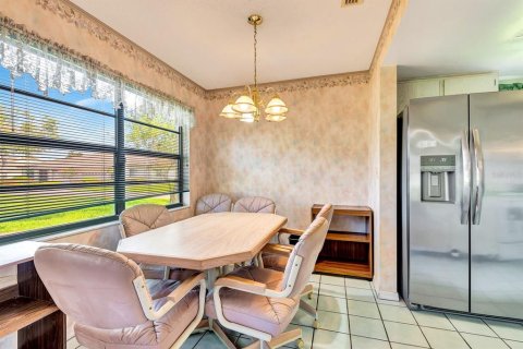Condo in Sun City Center, Florida, 2 bedrooms  № 1826838 - photo 23
