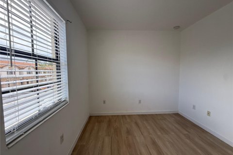 Снять в аренду таунхаус в Хомстед, Флорида 3 спальни, 140.65м2, № 1927663 - фото 19