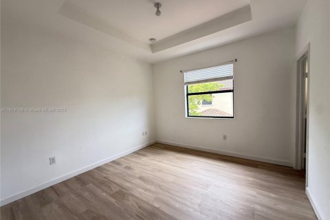 Снять в аренду таунхаус в Хомстед, Флорида 3 спальни, 140.65м2, № 1927663 - фото 11