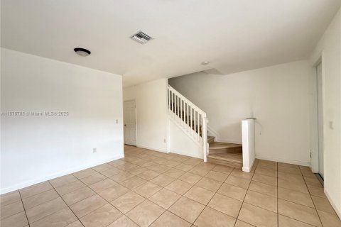 Снять в аренду таунхаус в Хомстед, Флорида 3 спальни, 140.65м2, № 1927663 - фото 9