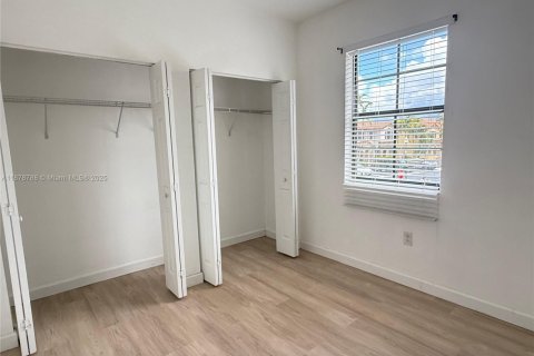 Снять в аренду таунхаус в Хомстед, Флорида 3 спальни, 140.65м2, № 1927663 - фото 18