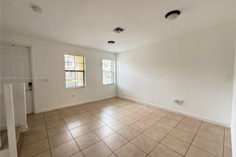 Снять в аренду таунхаус в Хомстед, Флорида 3 спальни, 140.65м2, № 1927663 - фото 7