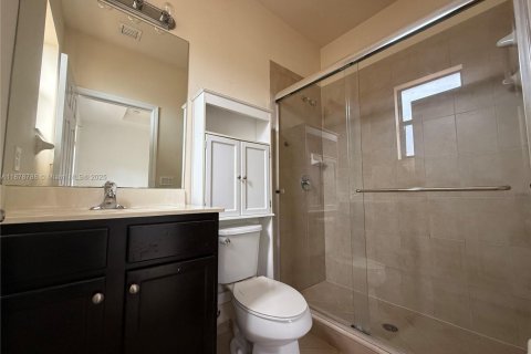 Снять в аренду таунхаус в Хомстед, Флорида 3 спальни, 140.65м2, № 1927663 - фото 12