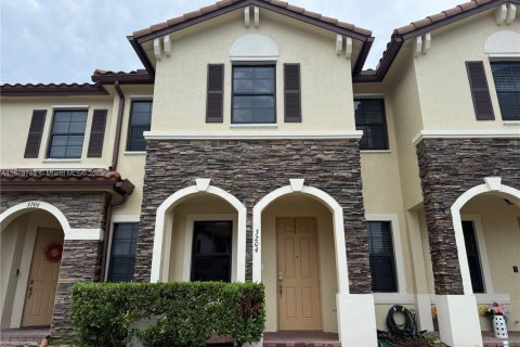 Снять в аренду таунхаус в Хомстед, Флорида 3 спальни, 140.65м2, № 1927663 - фото 2