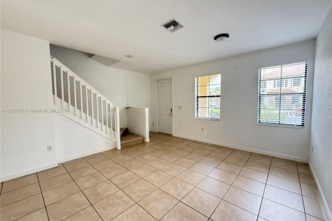Снять в аренду таунхаус в Хомстед, Флорида 3 спальни, 140.65м2, № 1927663 - фото 8