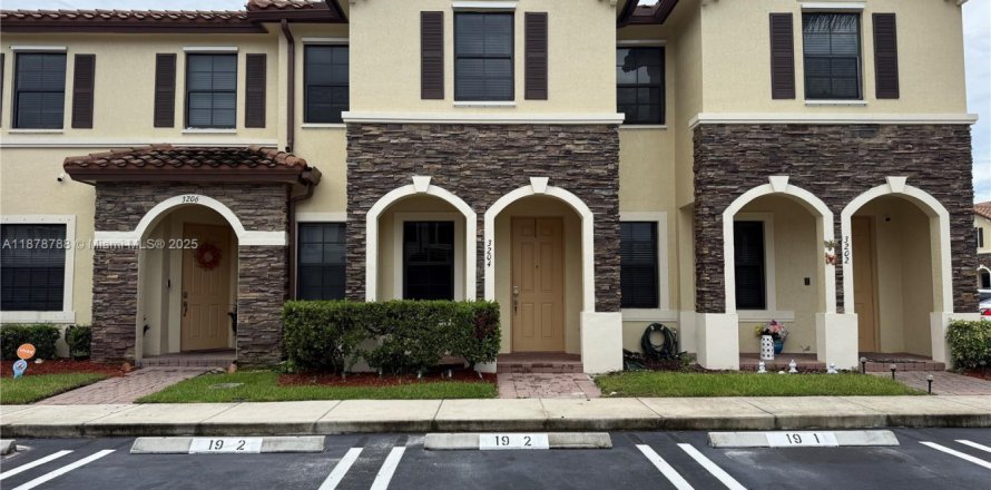 Таунхаус в Хомстед, Флорида 3 спальни, 140.65м2 № 1927663