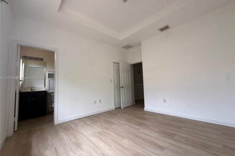 Снять в аренду таунхаус в Хомстед, Флорида 3 спальни, 140.65м2, № 1927663 - фото 14