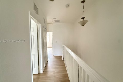 Снять в аренду таунхаус в Хомстед, Флорида 3 спальни, 140.65м2, № 1927663 - фото 20