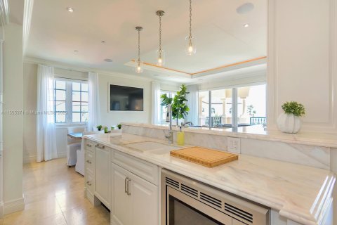 Copropriété à louer à Fisher Island, Floride: 3 chambres № 2077314 - photo 24