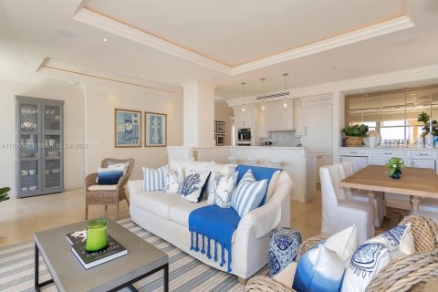 Copropriété à louer à Fisher Island, Floride: 3 chambres № 2077314 - photo 1