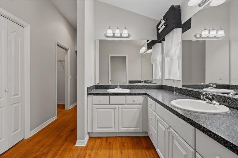 House in The Villages, Florida 3 bedrooms, 224.17 sq.m. № 2310235 - photo 16