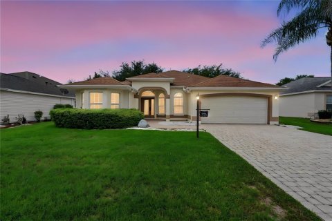 House in The Villages, Florida 3 bedrooms, 224.17 sq.m. № 2310235