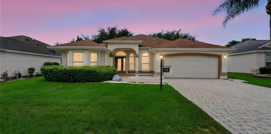 House in The Villages, Florida 3 bedrooms, 224.17 sq.m. № 2310235