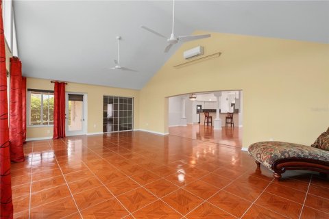 House in The Villages, Florida 3 bedrooms, 224.17 sq.m. № 2310235 - photo 27