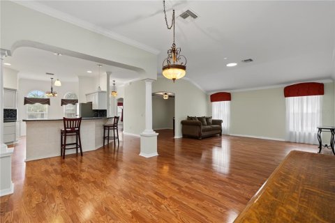 House in The Villages, Florida 3 bedrooms, 224.17 sq.m. № 2310235 - photo 10