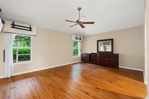House in The Villages, Florida 3 bedrooms, 224.17 sq.m. № 2310235 - photo 12