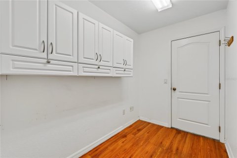 House in The Villages, Florida 3 bedrooms, 224.17 sq.m. № 2310235 - photo 28