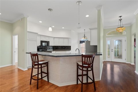 House in The Villages, Florida 3 bedrooms, 224.17 sq.m. № 2310235 - photo 5