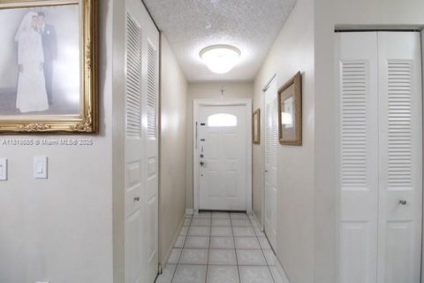 Casa en venta en Miami, Florida, 2 dormitorios, 95.5 m2 № 1779952 - foto 9
